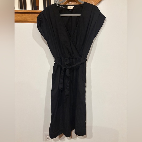 Universal Thread Dresses & Skirts - Universal Thread Cotton Midi Black Faux Wrap Dress with Waist Tie - Women’s L
